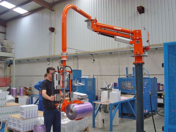 Pneumatic manipulator column mounted, clamp gripping tool for bobbins, 0-90° bobbin pneumatic inclination