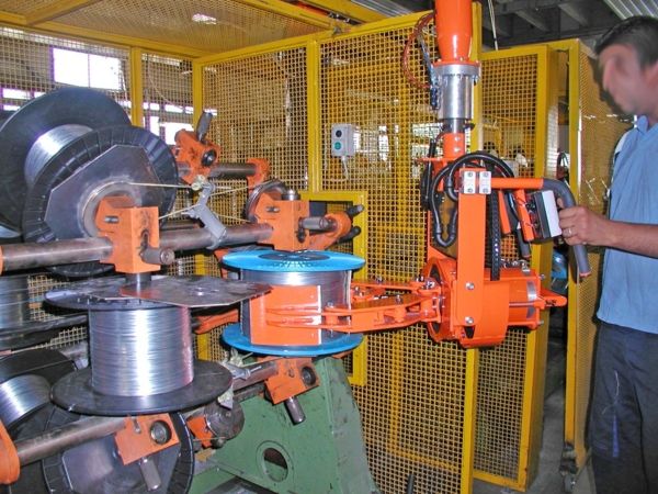 ATISmirus manipulator, pneumatic clamp for metallic wire bobbins