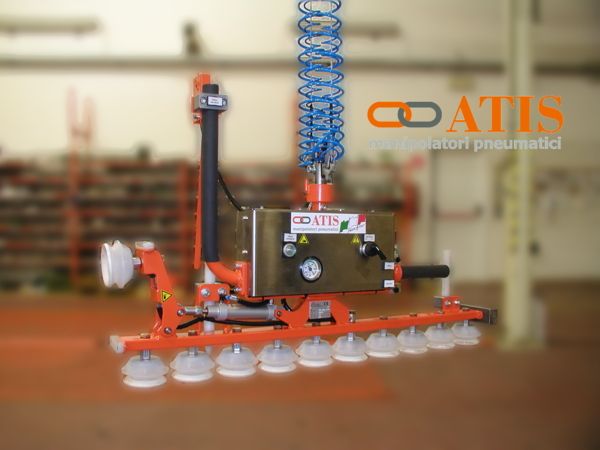 ATISacer industrial manipulator, gripping tool with multiple suction cups to handle an entire row of glass bottles