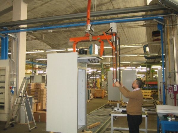 Manipulator for motor panels and installation over refrigerators 02