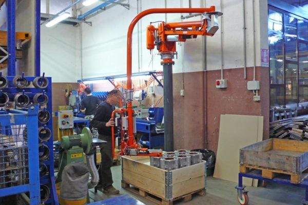 Manipulator ATISmirus 100 with mandrel tool for stators