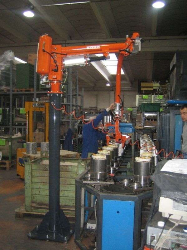 Manipulator ATISmirus 80 with clamp tool for stators 01