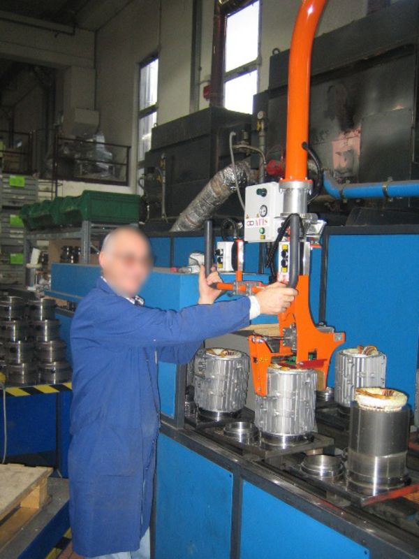 Manipulator ATISmirus 80 with clamp tool for stators 03