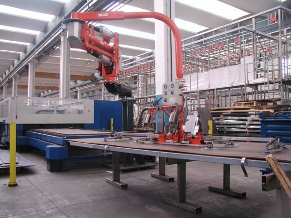 ATISmirus 300: placing of metal sheets on cutting machine