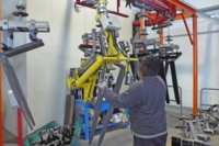 Fork unload from painting carousel - Pneumatic Manipulator ATIS