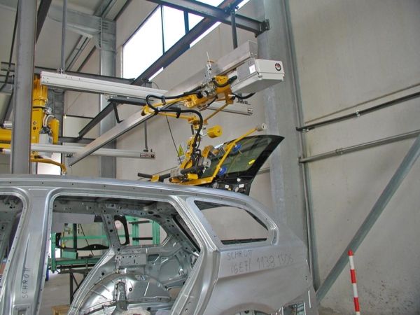 Hatchback window - Pneumatic Manipulator ATIS