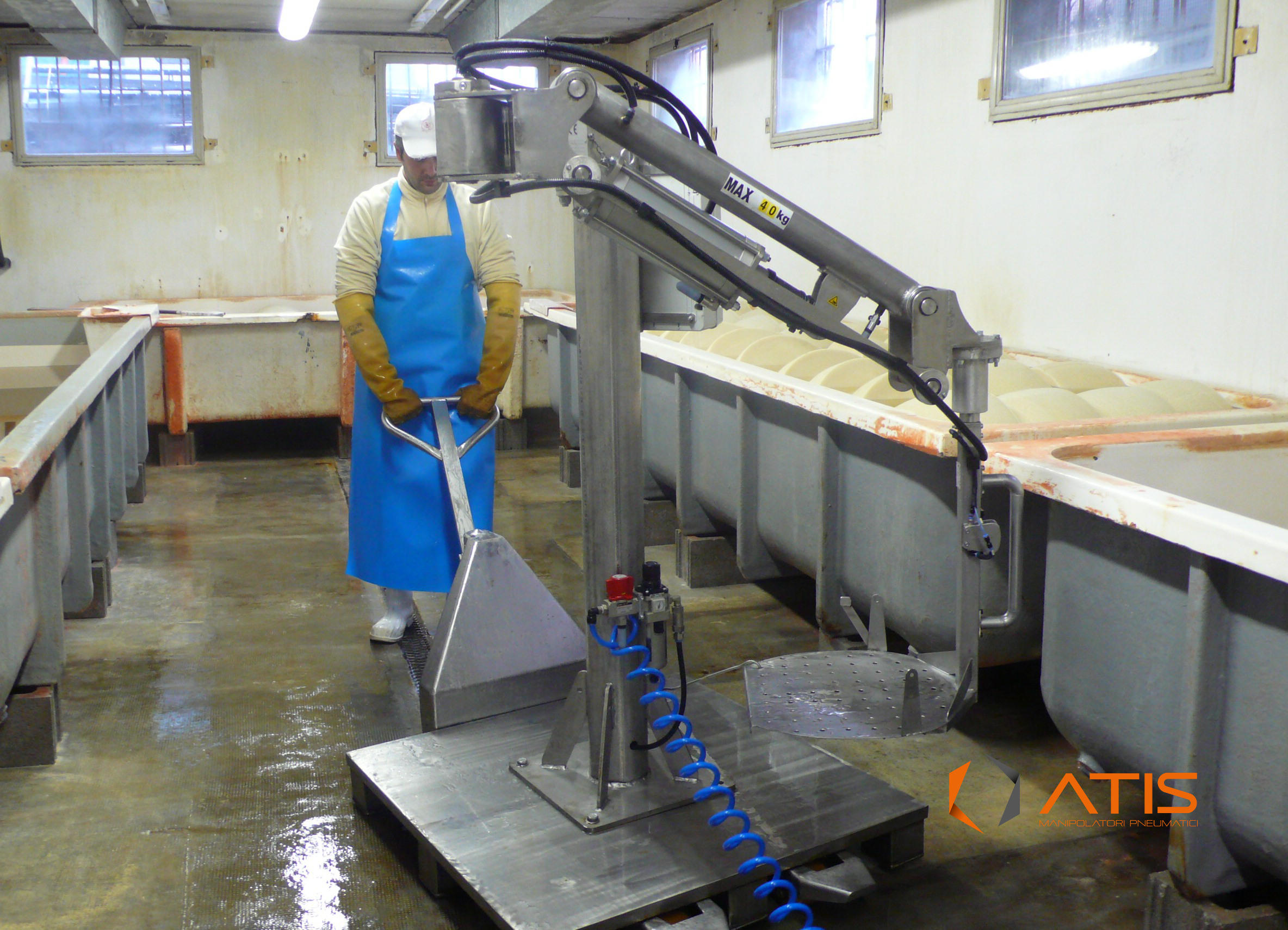 ATISferax-manipolatore-pneumatico-industriale-movimentazione-formaggio-1.